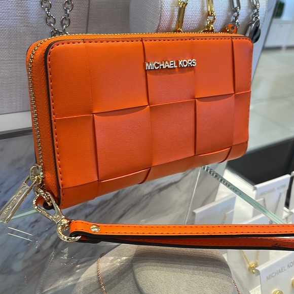 MICHAEL KORS LARGE FLAT MULTIFUNCTION PHONE CASE WALLET WRISTLET
POPPY
NWT - Picture 4 of 16